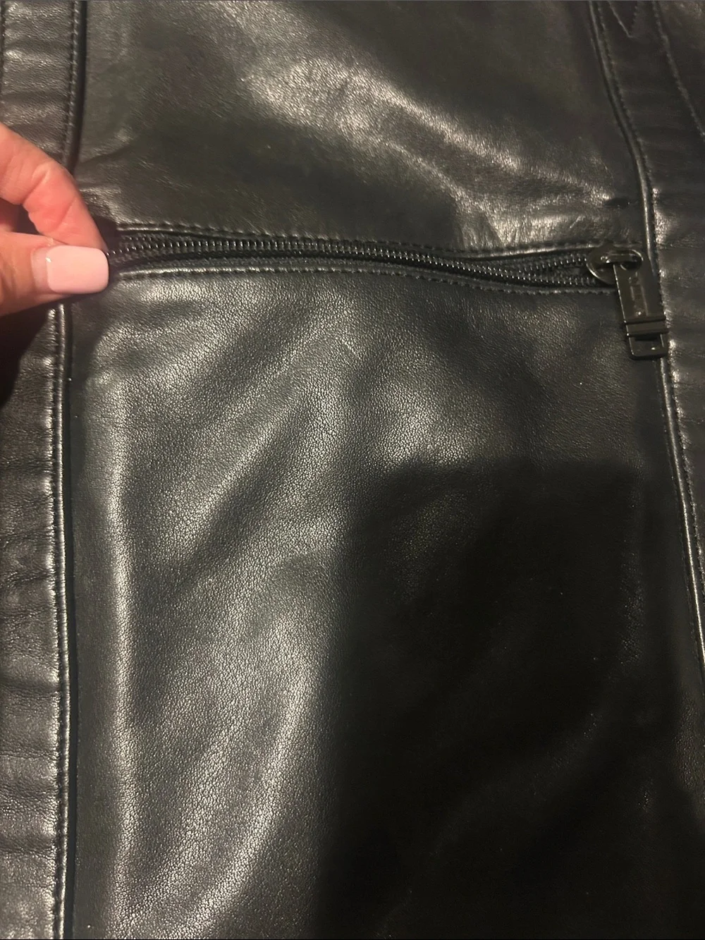 Men's Black Leather Tote Bag - Sleek Carryall Tumi